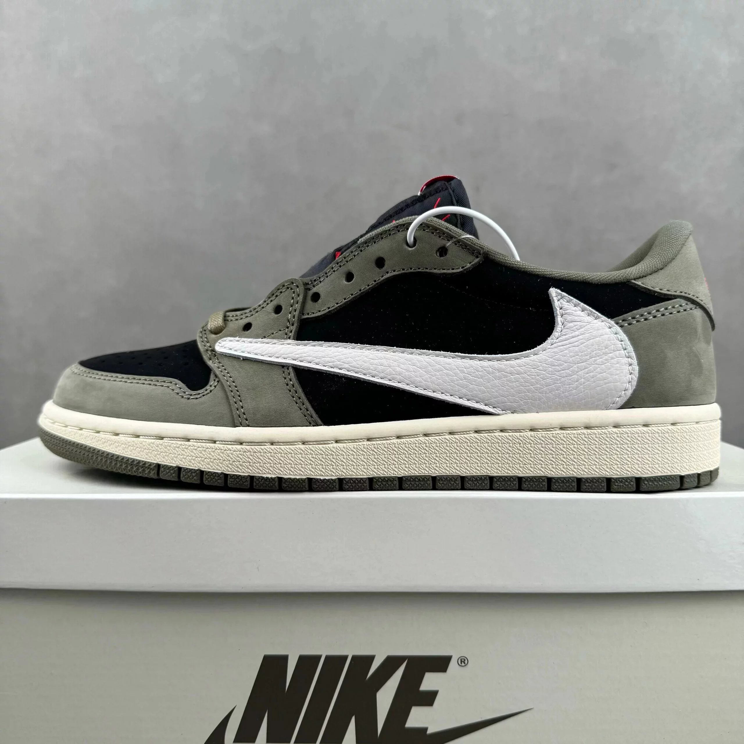 DM7866-002 Green photo with color difference