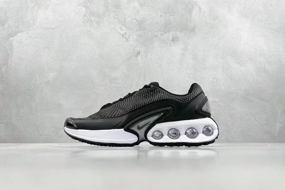 Black and White DV3337-005