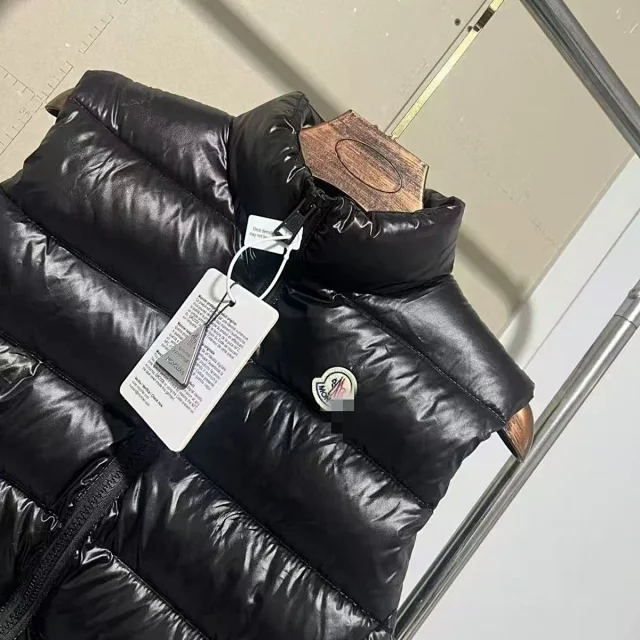 Moncler Vests Quilted puffer vest with detachable hood product detail image 4