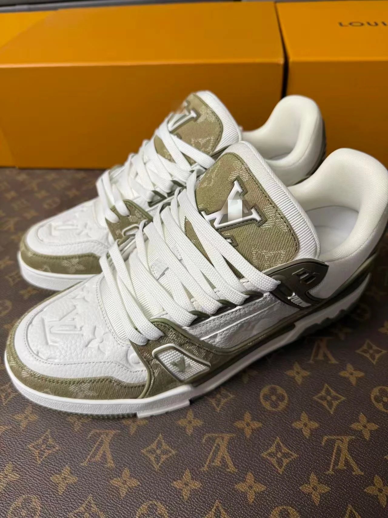 Louis Vuitton Trainer Low Beige White Sneakers - 19