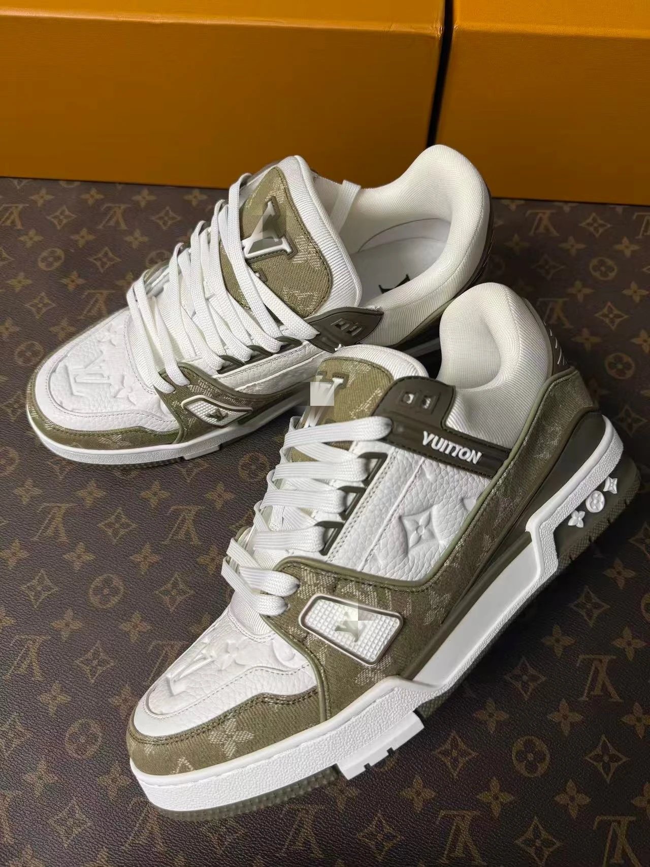 Louis Vuitton Trainer Low Beige White Sneakers - 18
