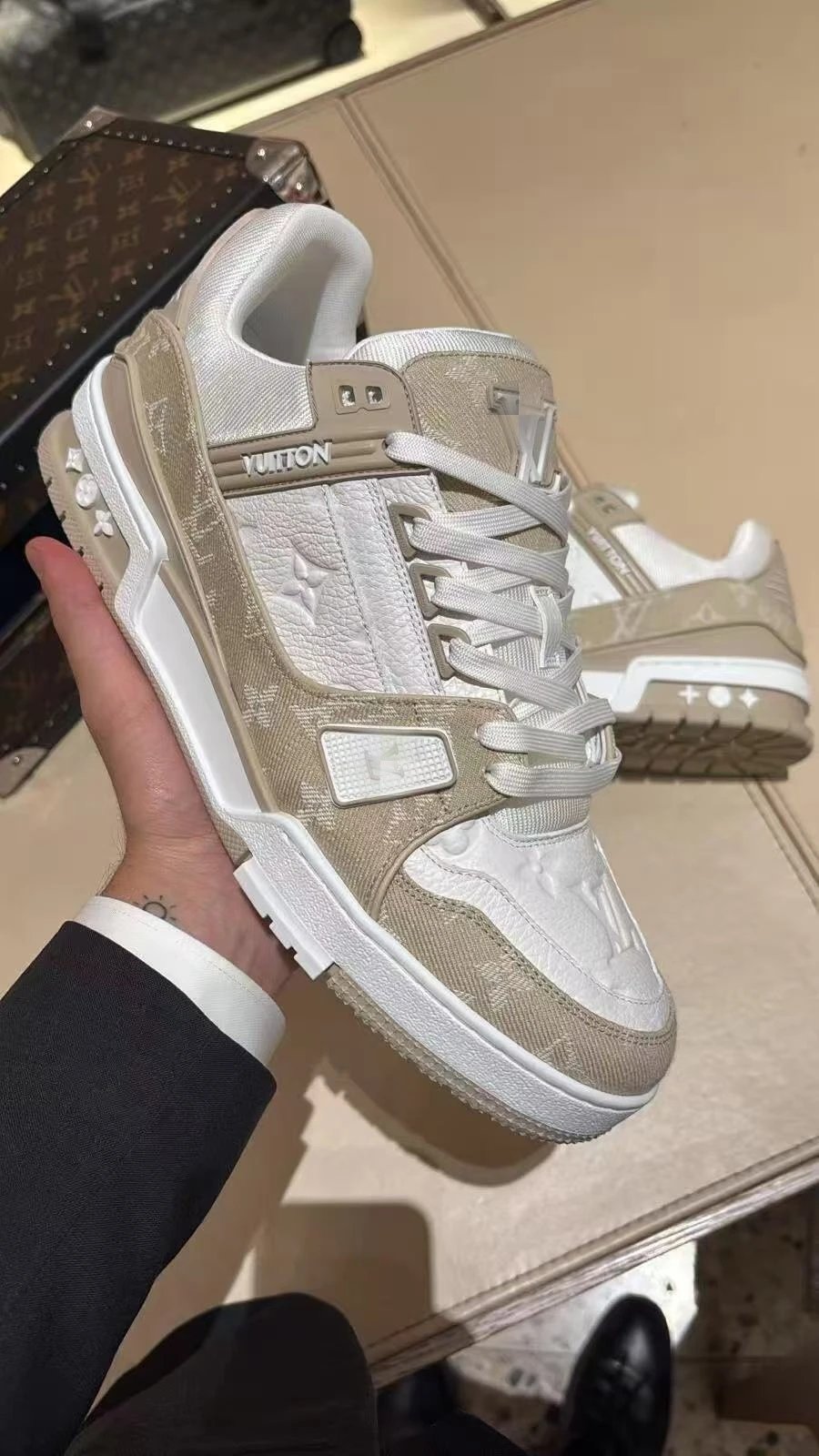 Louis Vuitton Trainer Low Beige White Sneakers - 9