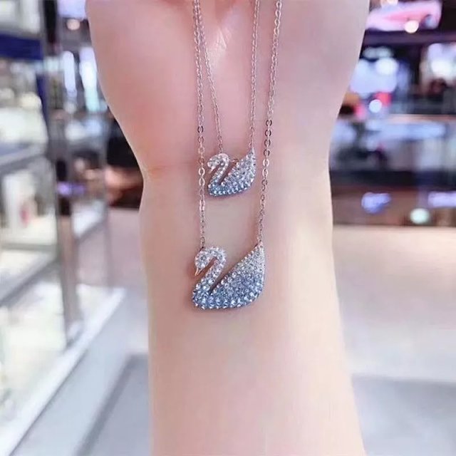 SWAROVSKI Necklace: seller detail photo 2