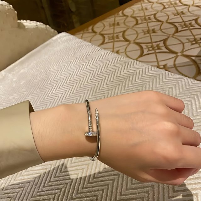 Cartier bracelets: seller detail photo 6