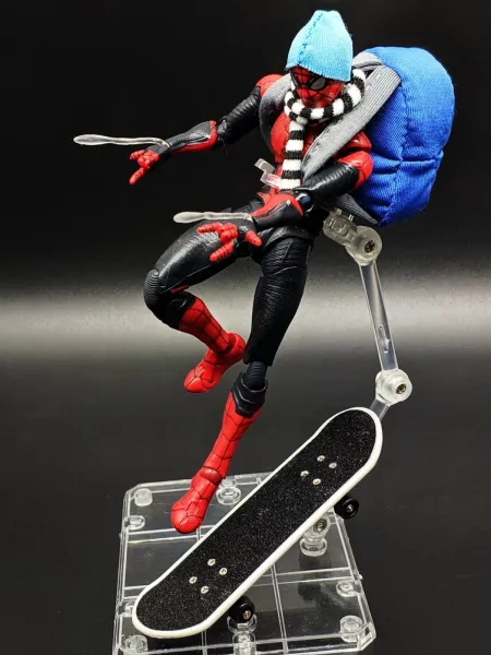 Design Marvel Spider-Man Homecoming Outfit Action Figure with Skateboard and Accessories Electronics - 12