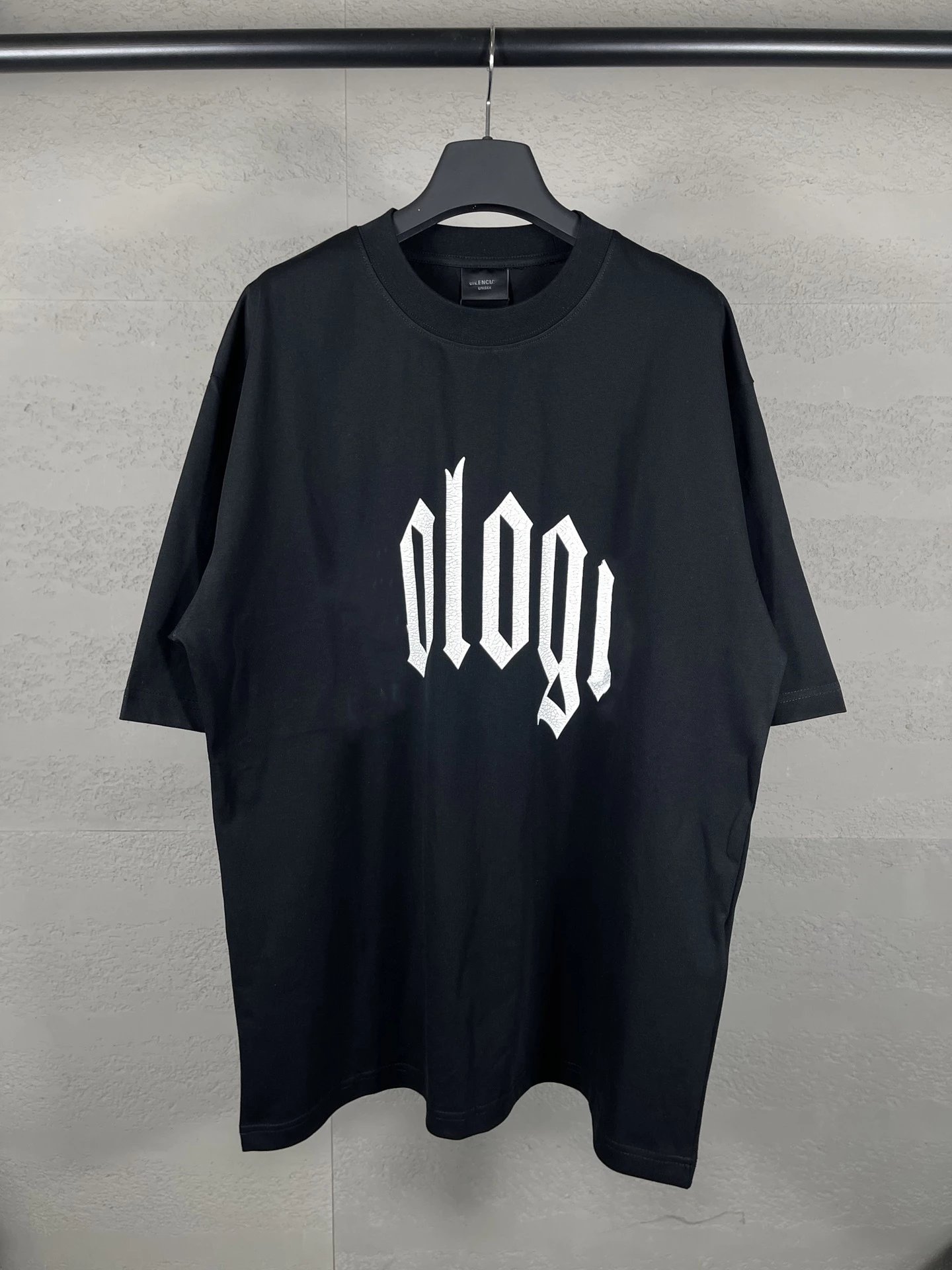 Black (cracked lettering logo print)