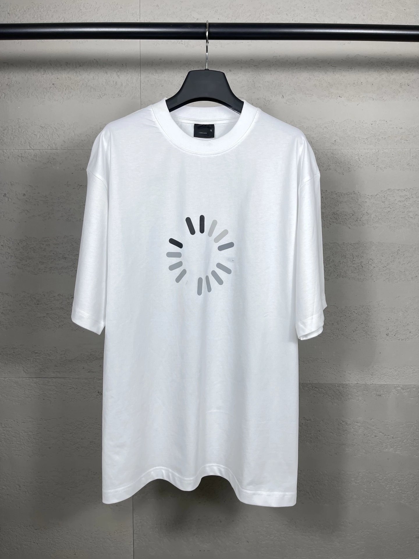 White (front and back gradient 404 logo print)