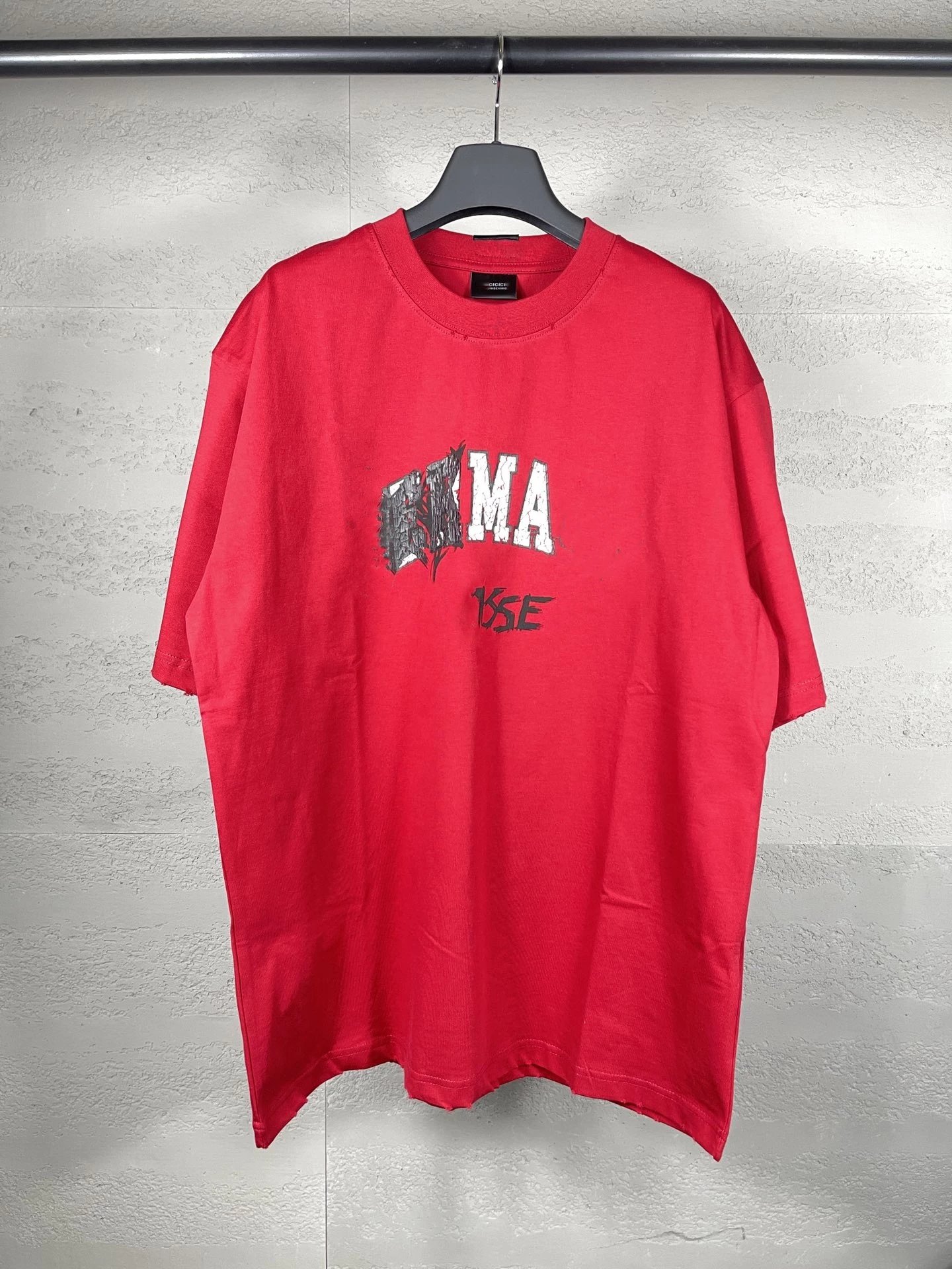 Red (letter logo destroys artistic print)