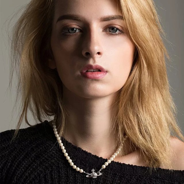 Vivienne Westwood Necklace: seller detail photo 3