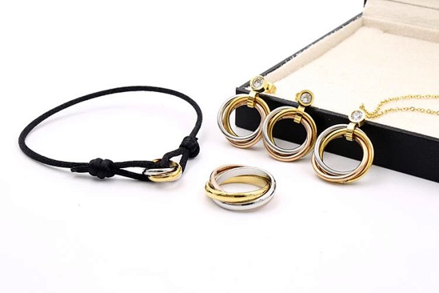 Cartier bracelets: seller detail photo 6
