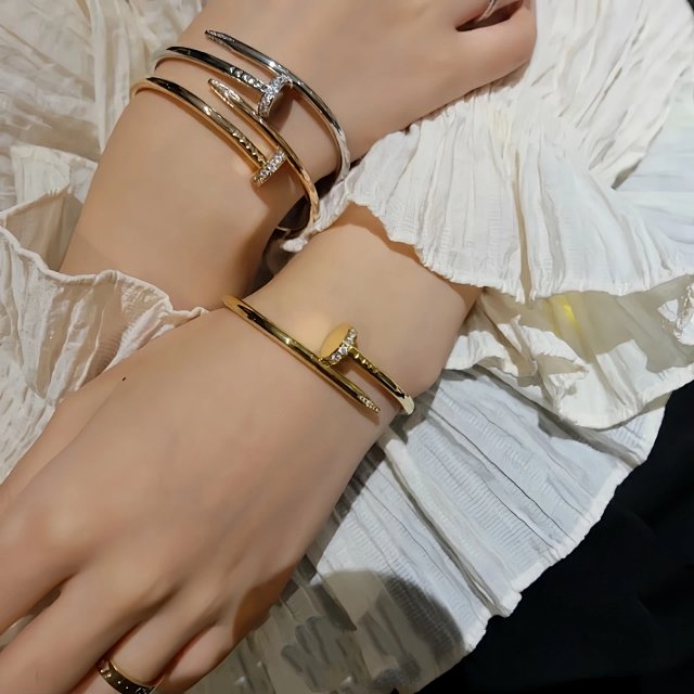 Cartier bracelets: seller detail photo 8