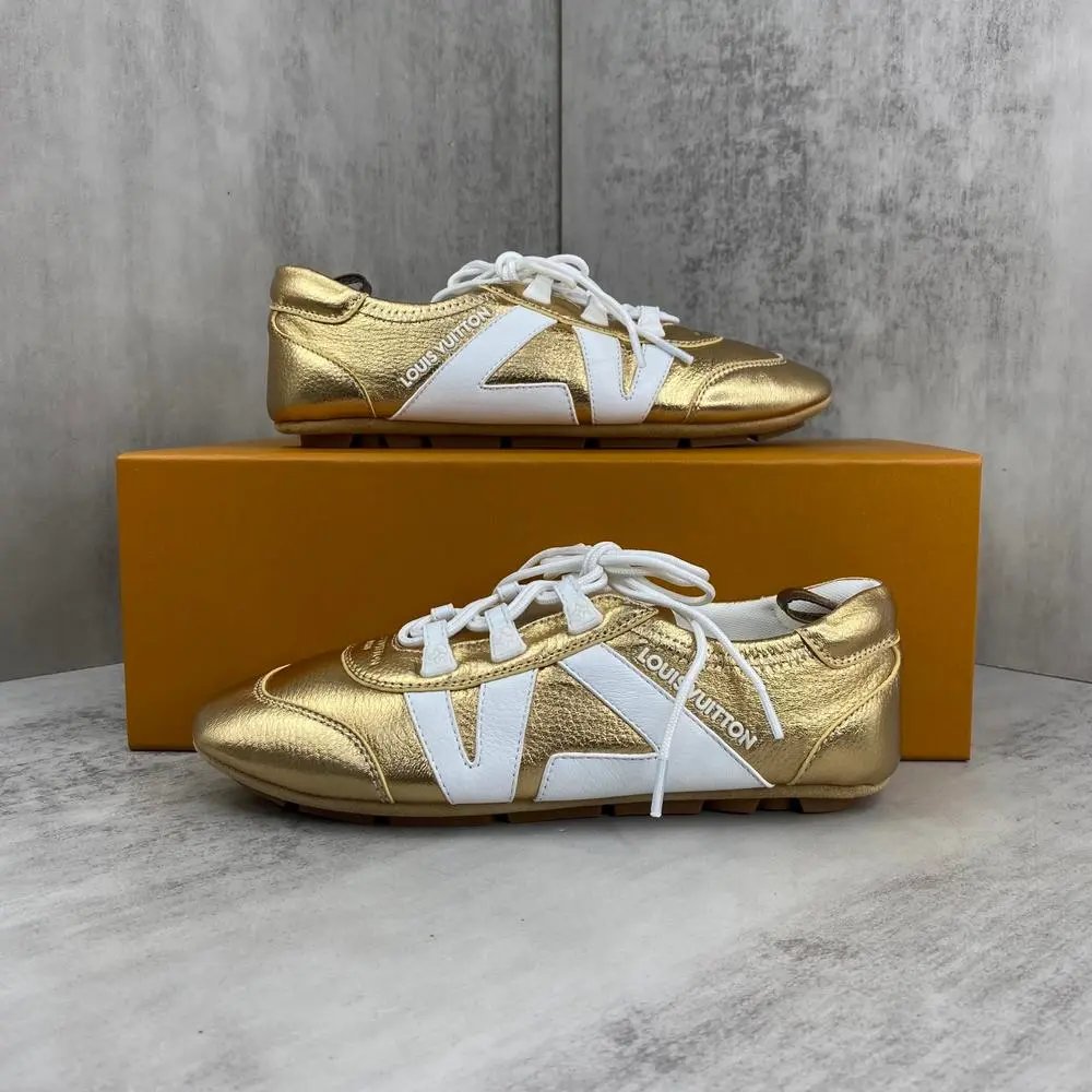 Louis Vuitton Sneakers Low-Top Lace-Up with Oversized LV Motif — Style 7