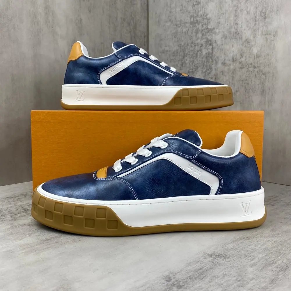 Louis Vuitton Sneakers Low-top lace-up with gum sole image 5