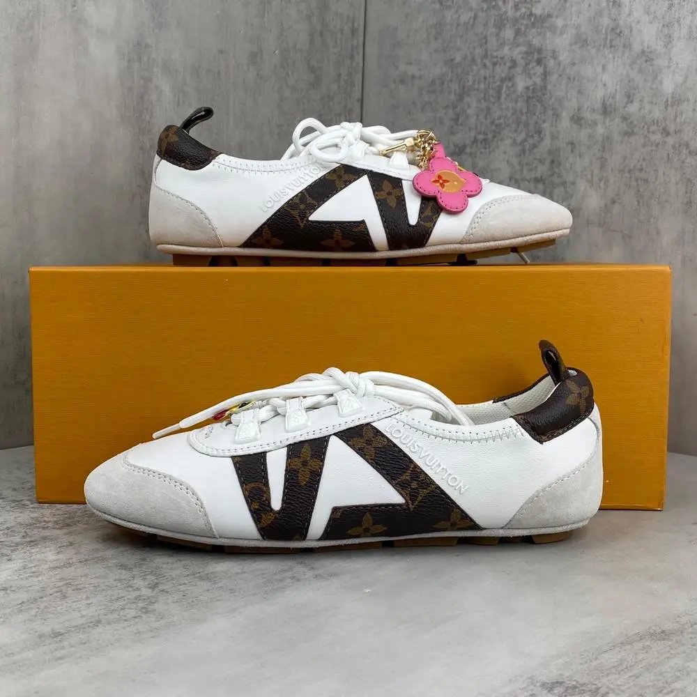 Louis Vuitton Sneakers Low-top lace-up LV logo with flower charm image 2
