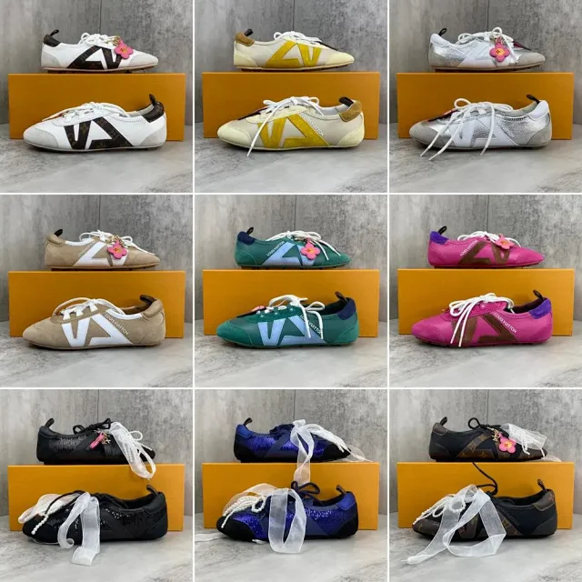 Louis Vuitton Sneakers Low-top lace-up LV logo with flower charm product detail image 1