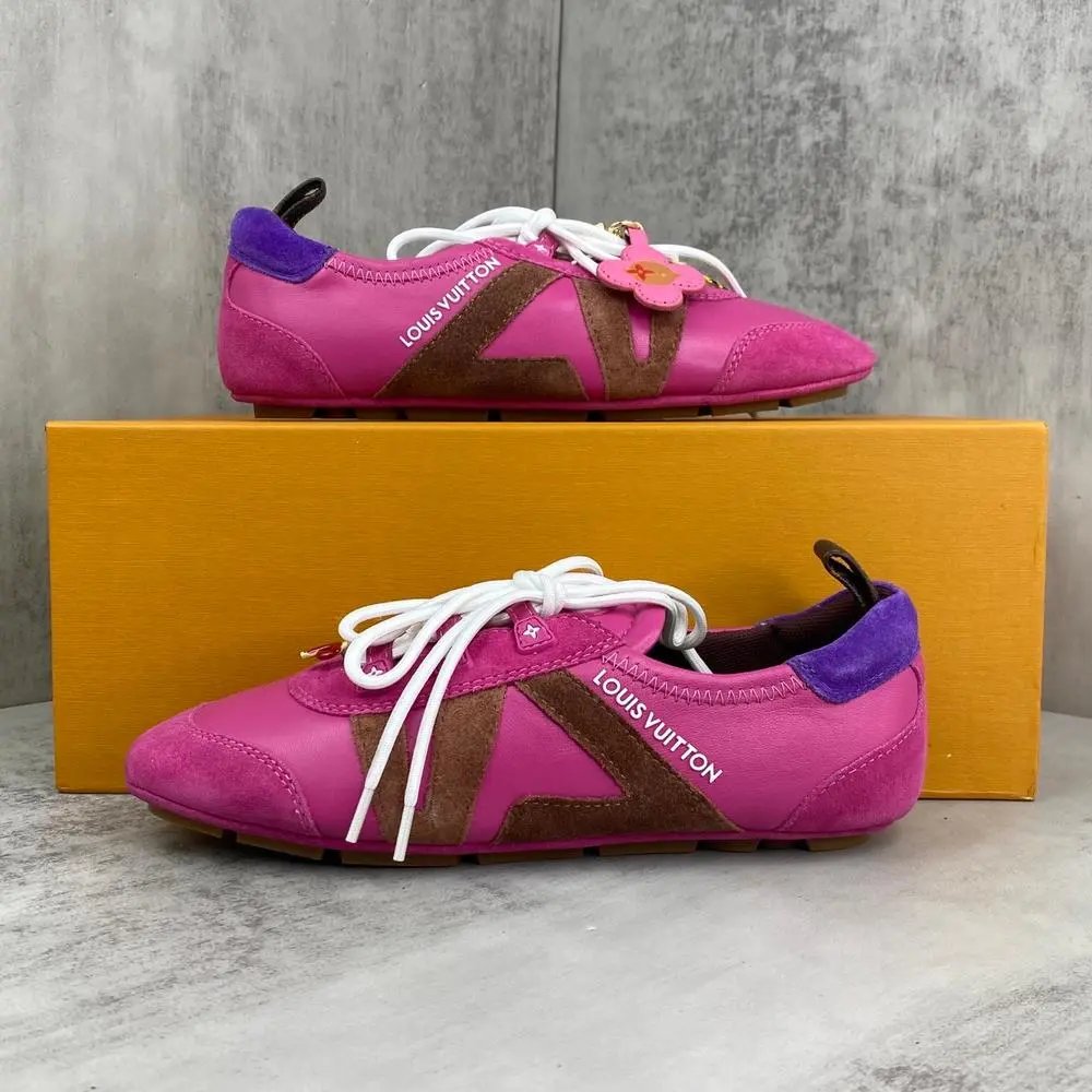 Louis Vuitton Sneakers Low-top lace-up LV logo with flower charm — Style 6