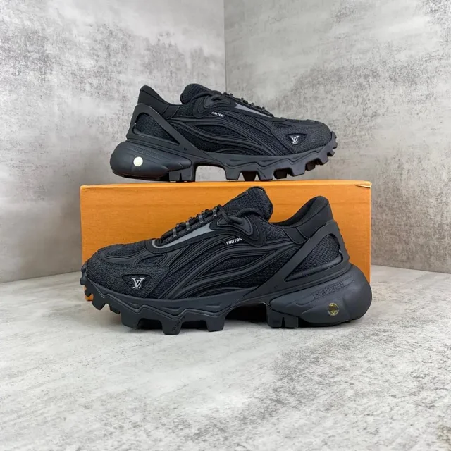 Louis Vuitton Sneakers LV Runner Tatic product detail image 4