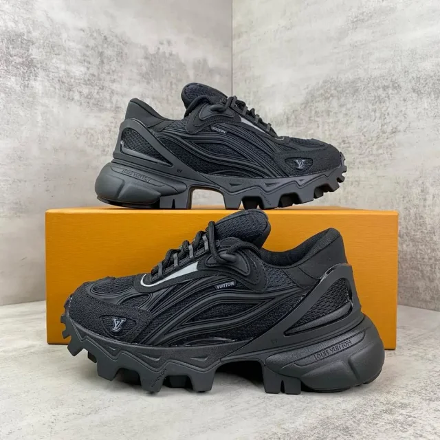 Louis Vuitton Sneakers LV Runner Tatic product detail image 3