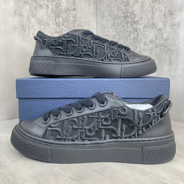 Dior Sneakers Low-Top Lace-Up with Oblique Panels product detail image 2