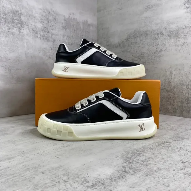 Louis Vuitton Sneakers LV Trainer Sneaker product detail image 10