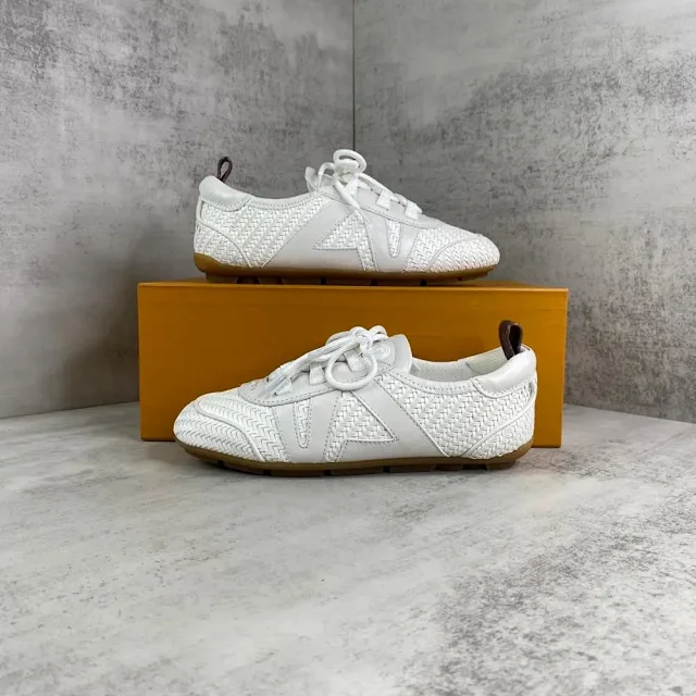 Louis Vuitton Sneakers Low-Top LV Logo product detail image 2