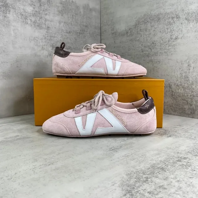 Louis Vuitton Sneakers Low-Top LV Logo product detail image 4