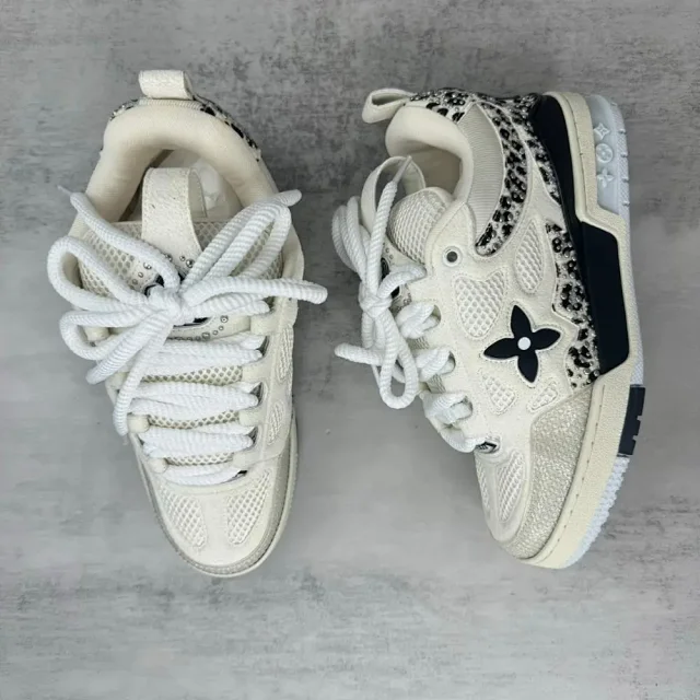 Louis Vuitton Sneakers Low-top lace-up with floral monogram appliqué and rhinestone details product detail image 2