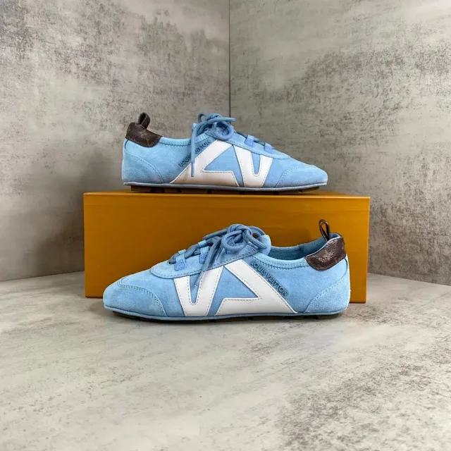 Louis Vuitton Sneakers Low-Top LV Logo product detail image 3