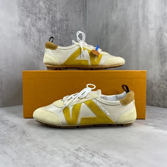 Louis Vuitton Sneakers Low-Top with Oversized LV Side Panels product detail image 7