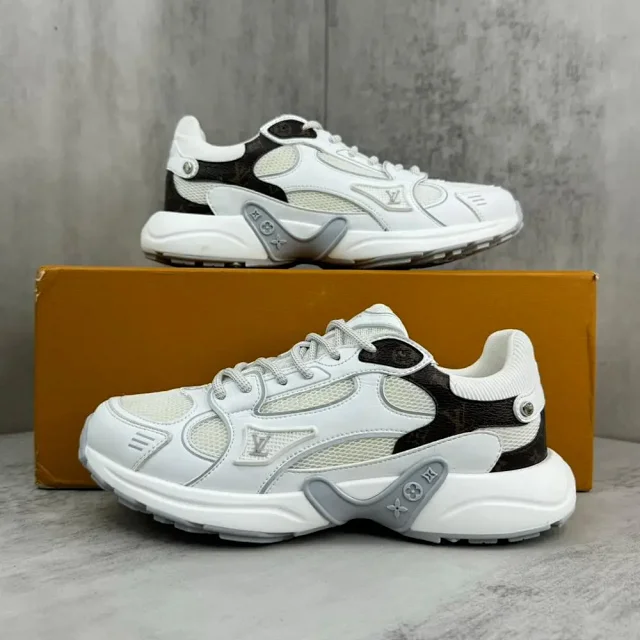 Louis Vuitton Sneakers Chunky mesh with monogram panels product detail image 5