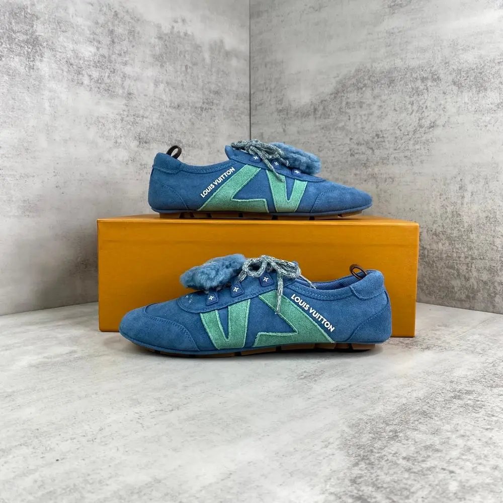 Louis Vuitton Sneakers Low-Top LV Logo — Style 3