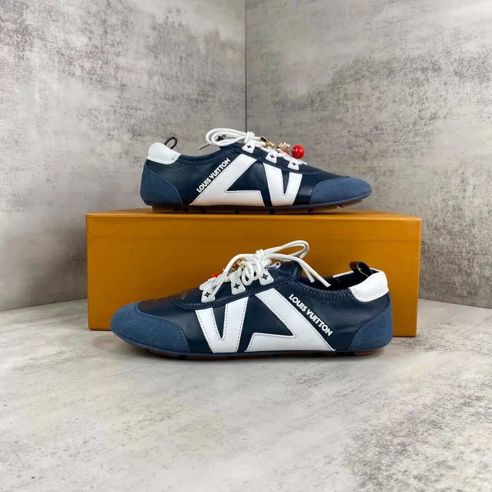 Louis Vuitton Sneakers Low-Top LV Logo — Style 8