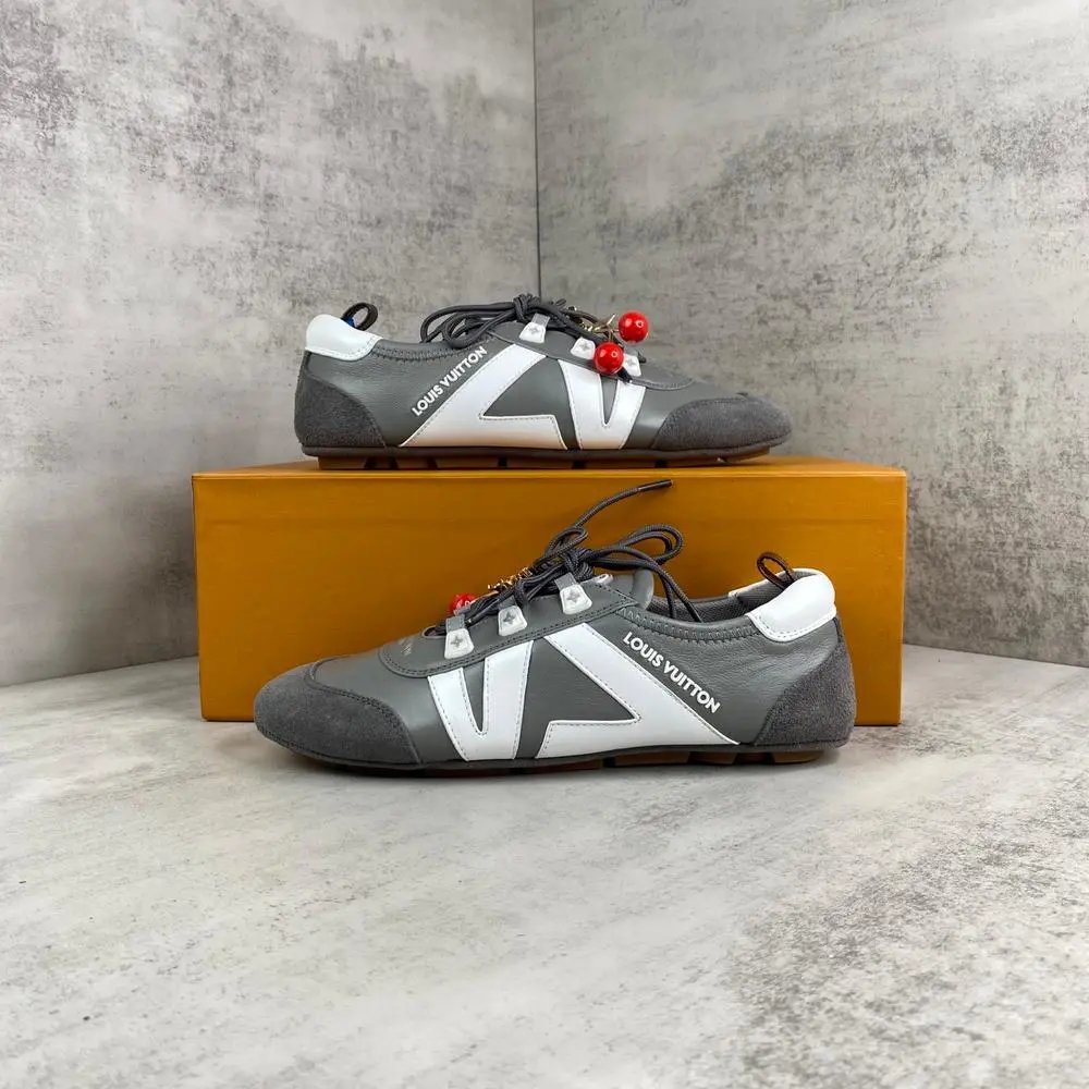 Louis Vuitton Sneakers Low-Top LV Logo — Style 12