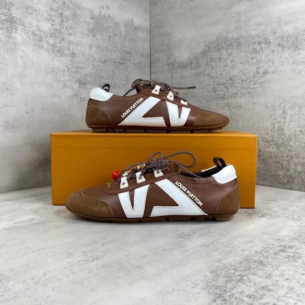 Louis Vuitton Sneakers Low-Top LV Logo — Style 10