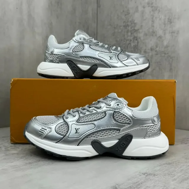 Louis Vuitton Sneakers Chunky mesh with monogram panels product detail image 3