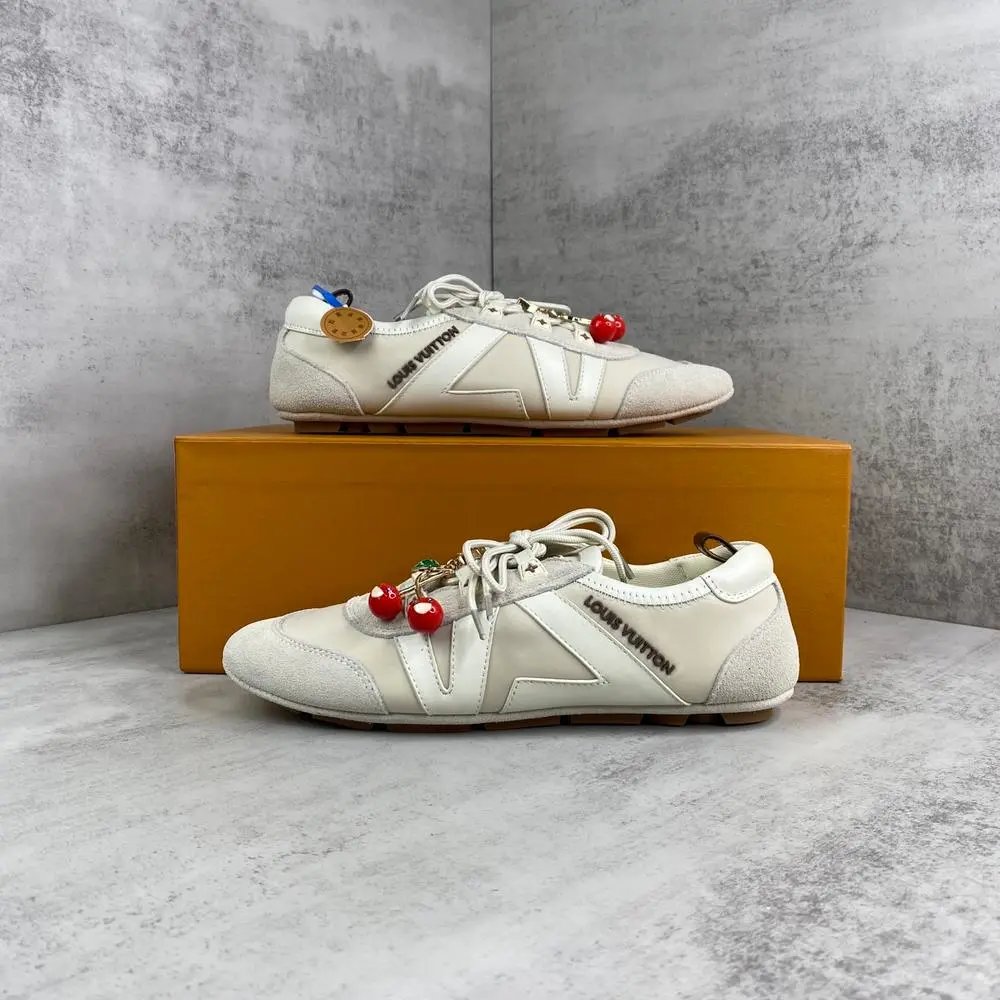 Louis Vuitton Sneakers Low-Top LV Logo — Style 4
