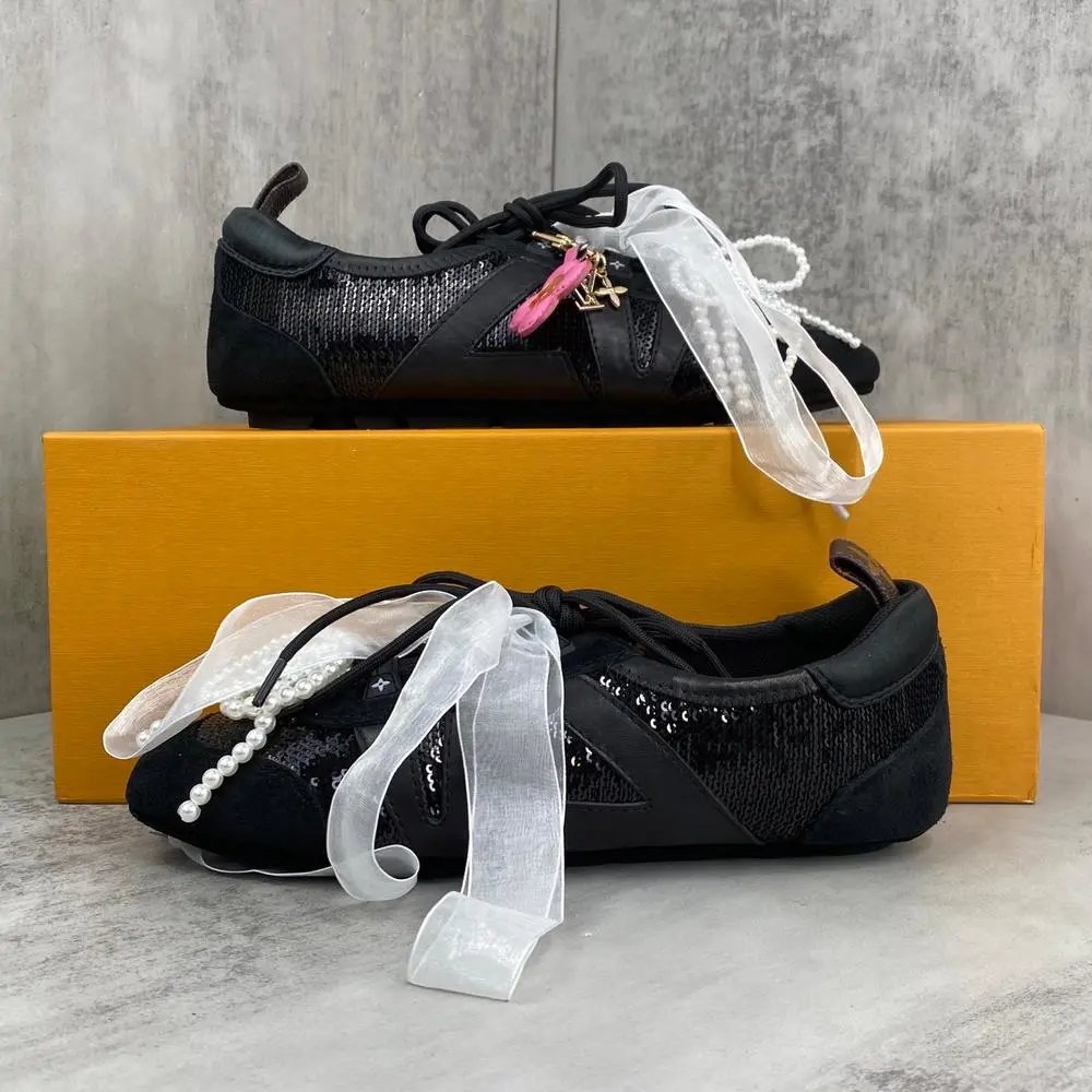 Louis Vuitton Sneakers Low-top lace-up LV logo with flower charm image 5