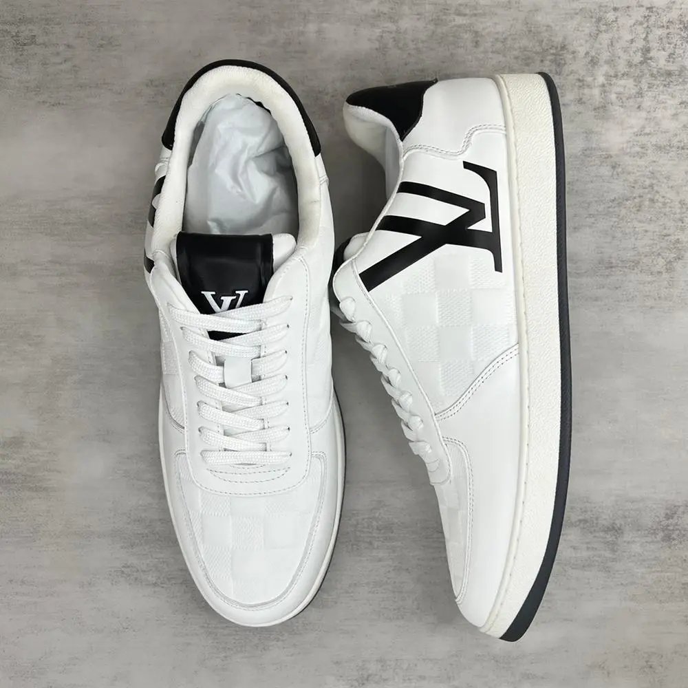 Louis Vuitton Sneakers Low-top lace-up with LV monogram panels image 4