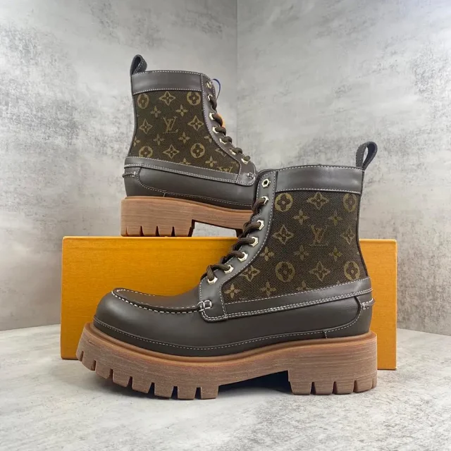 Louis Vuitton Boots Monogram lug-sole combat and Chelsea product detail image 5