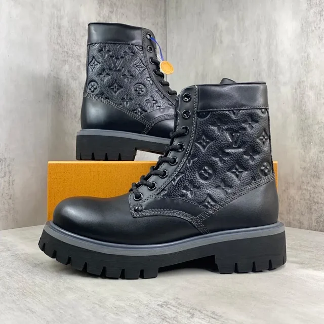 Louis Vuitton Boots Monogram lug-sole combat and Chelsea product detail image 3