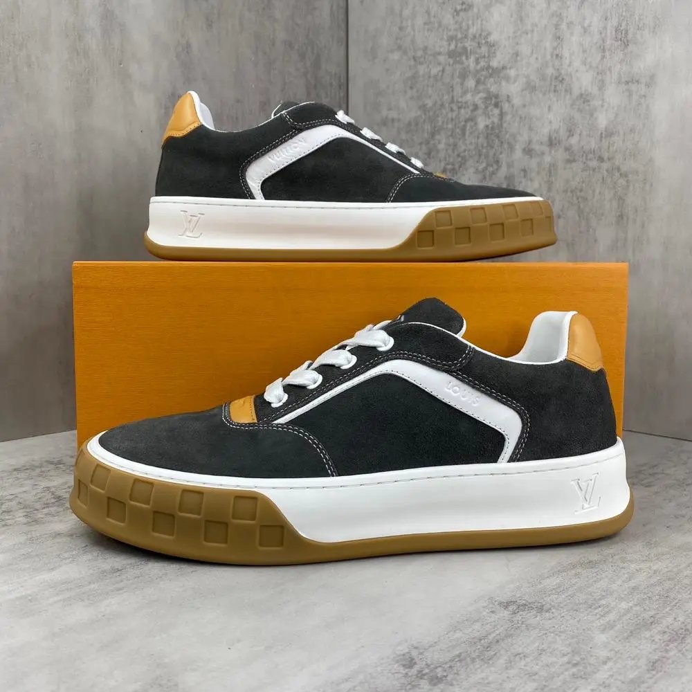 Louis Vuitton Sneakers Low-top lace-up with gum sole image 3
