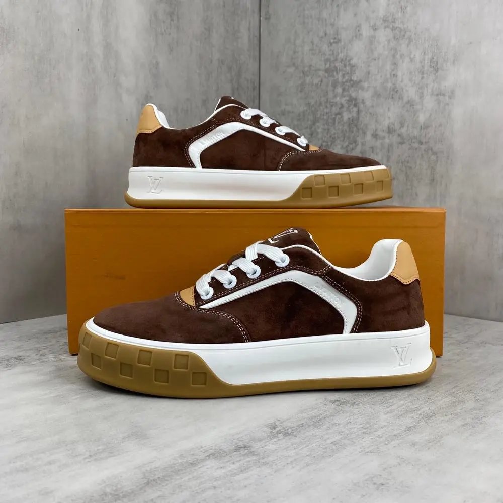 Louis Vuitton Sneakers Low-top lace-up with gum sole image 4