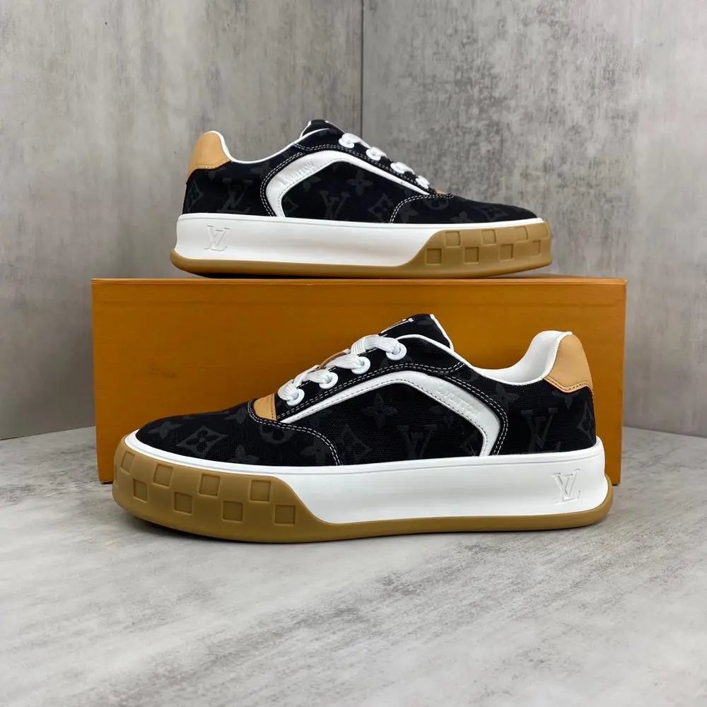 Louis Vuitton Sneakers Low-top lace-up with gum sole — Style 2