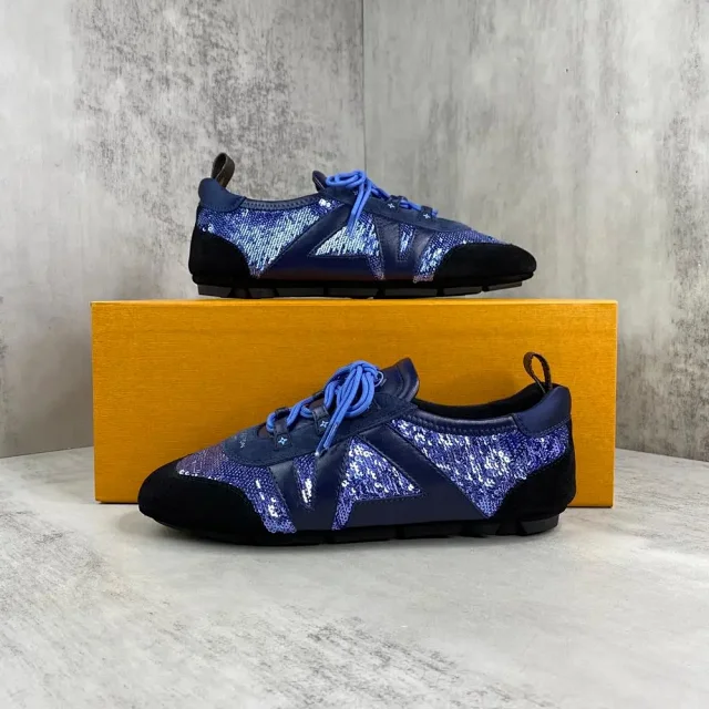 Louis Vuitton Sneakers Low-Top with Oversized LV Side Panels product detail image 3