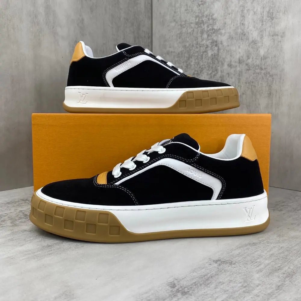 Louis Vuitton Sneakers Low-top lace-up with gum sole — Style 7