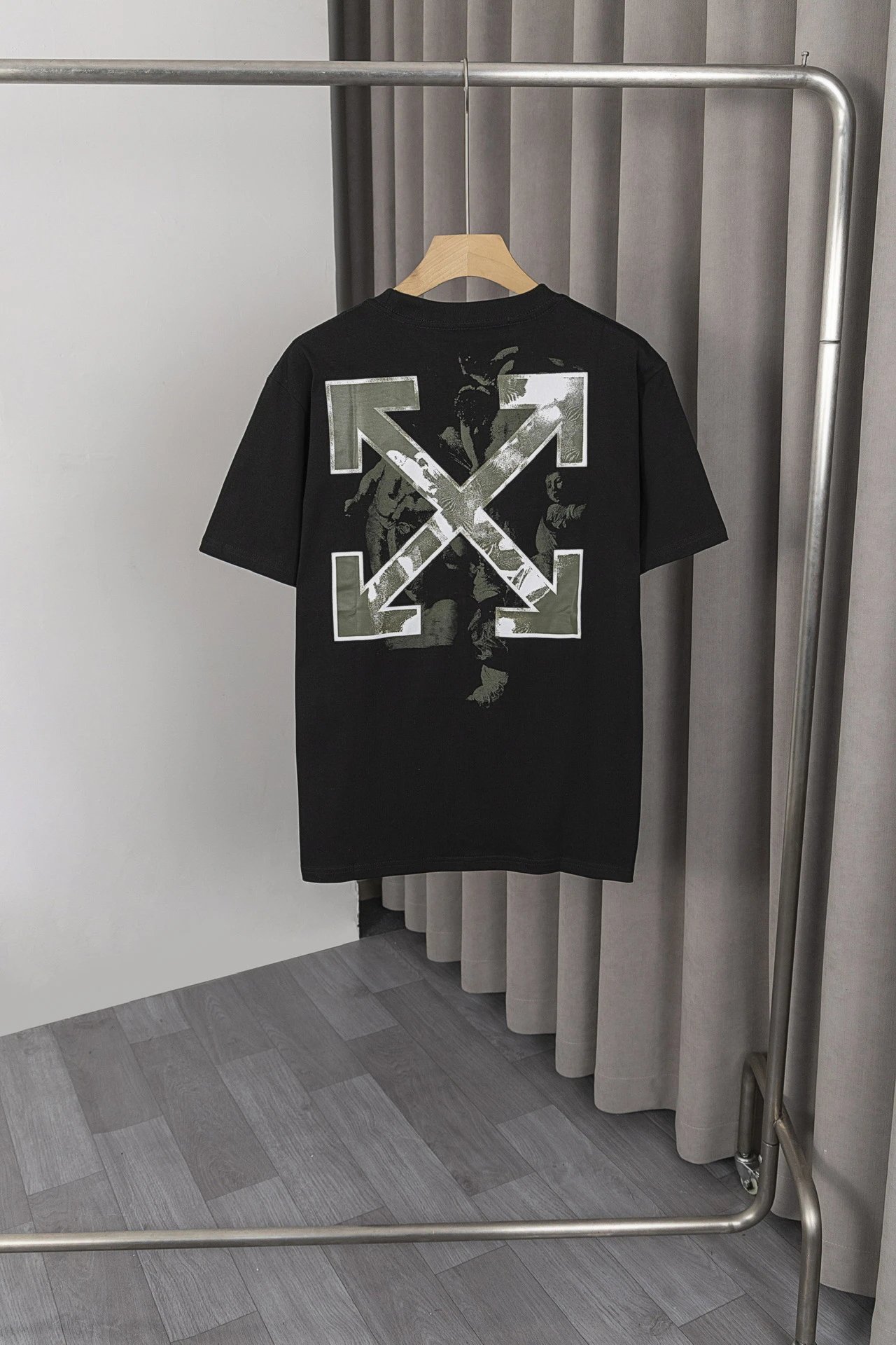 X 052 Black
