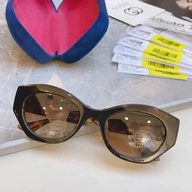 Miu Eyewear Logo-embellished sunglasses — 30