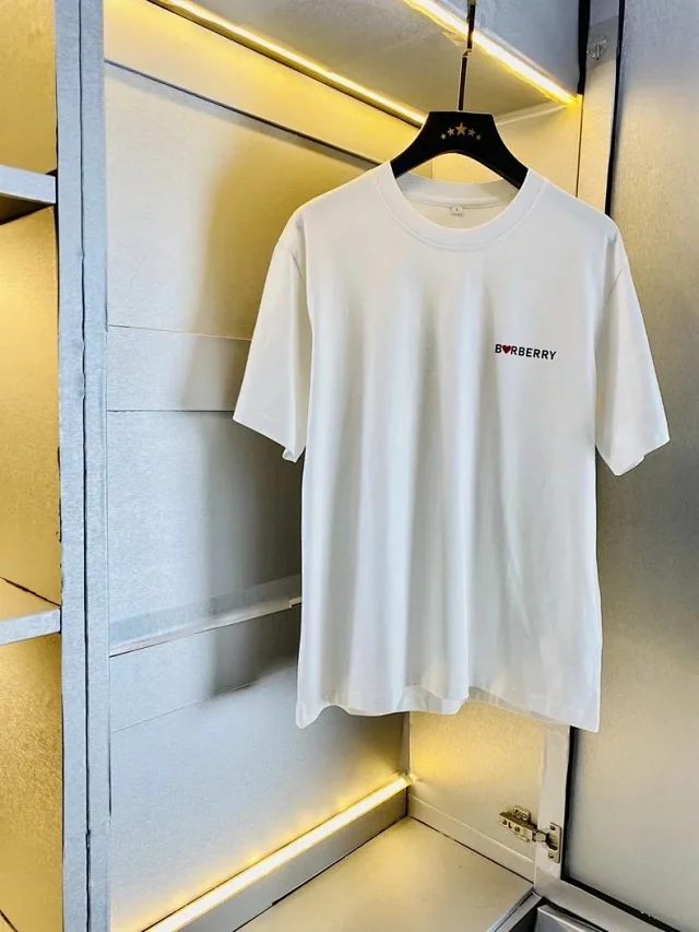 Burberry T-Shirts Short-Sleeve Graphic Print product detail image 10