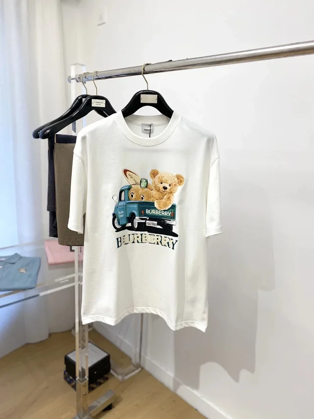 Burberry T-Shirts Short-Sleeve Graphic Print product detail image 25