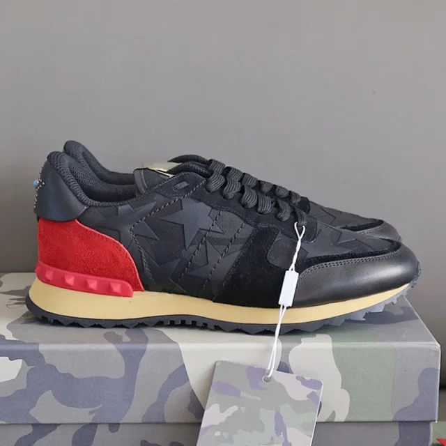 Unbranded Sneakers Low-Top Star-Patterned with Studded Heel Trim product detail image 1